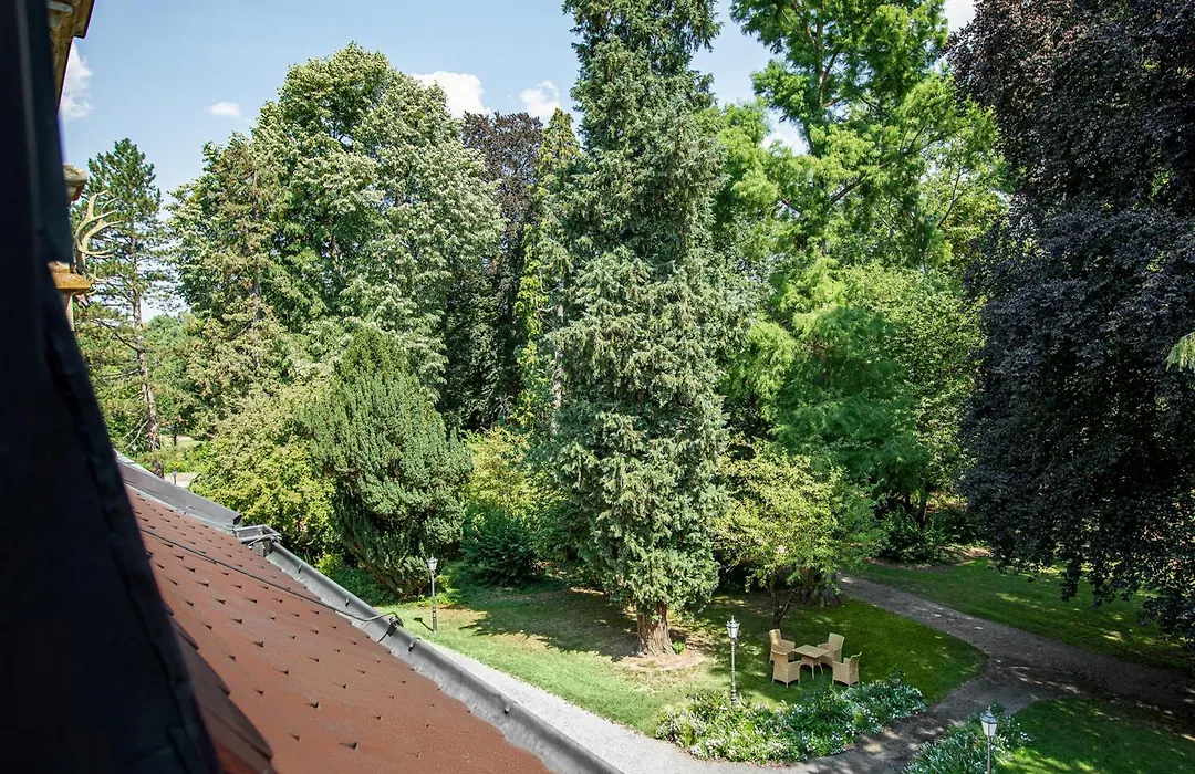 Wald & Schlosshotel Friedrichsruhe-1