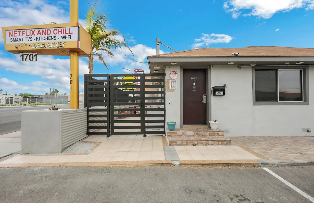 Desert Moon Motel-1