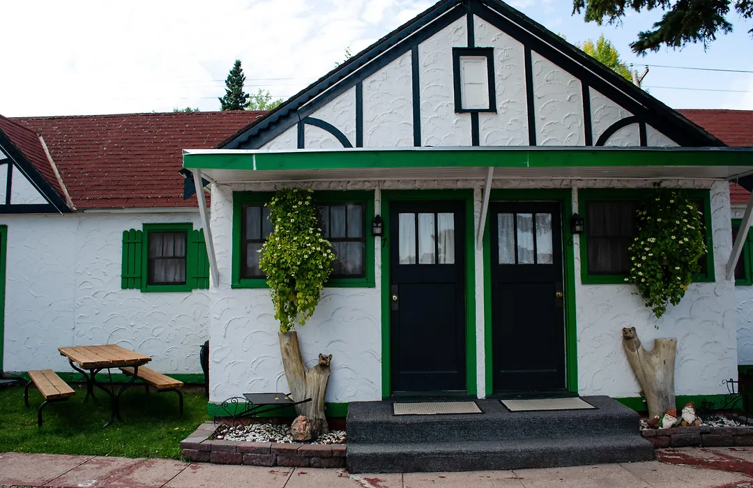 Chalet Motel-1
