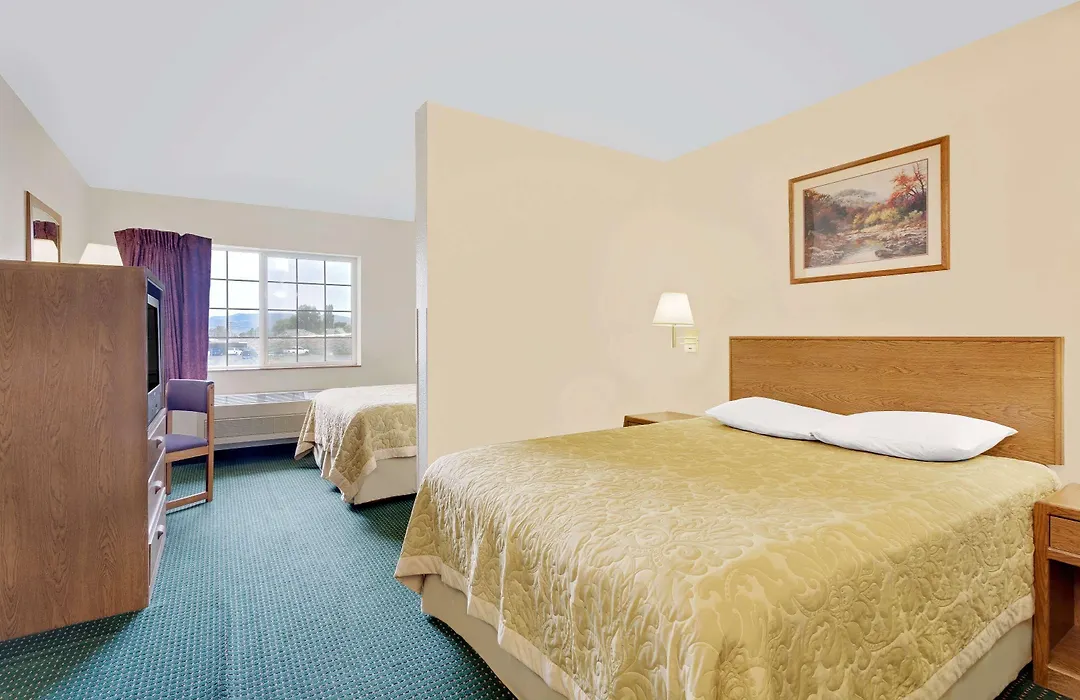 Super 8 By Wyndham Battle Mountain-1