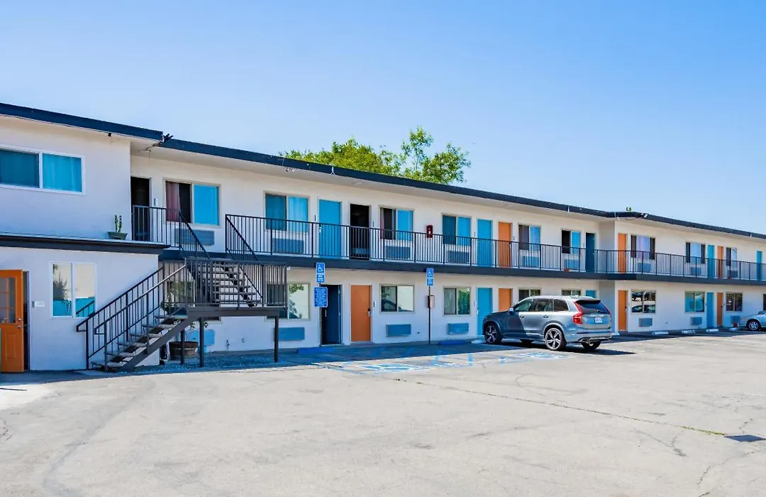 Tradewinds Motel-1
