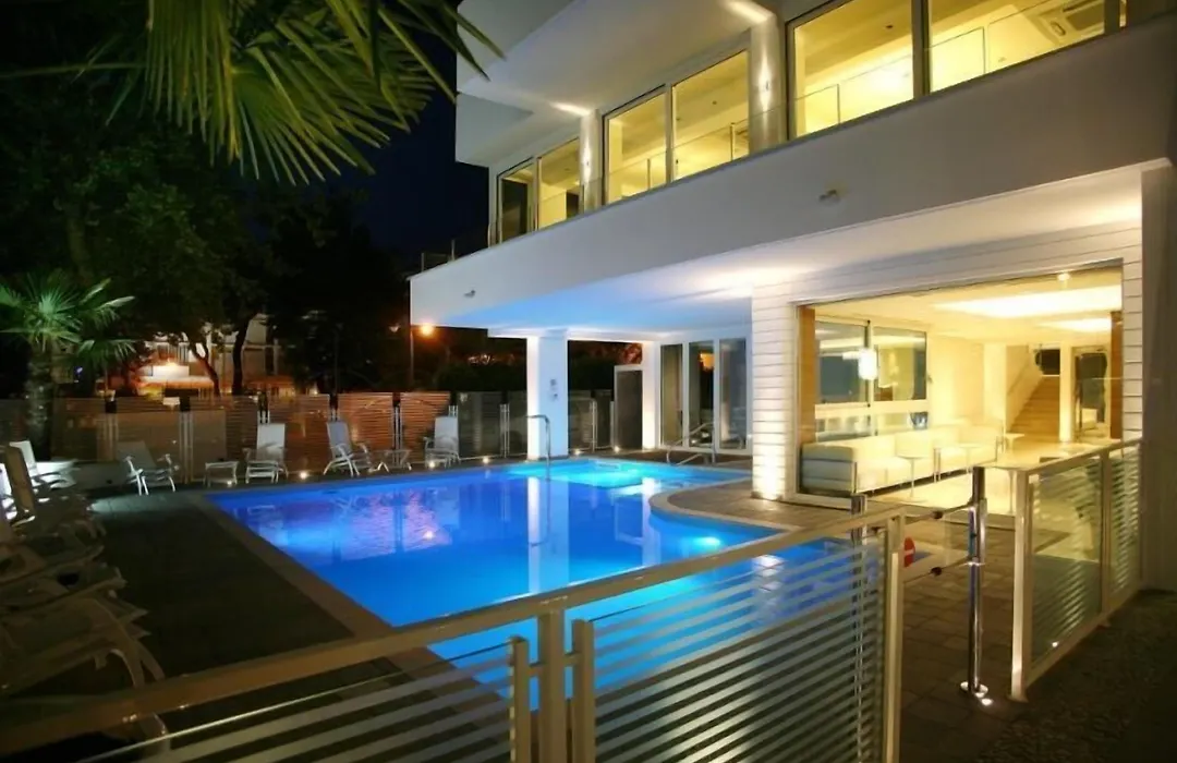 Hotel Fantasy-1