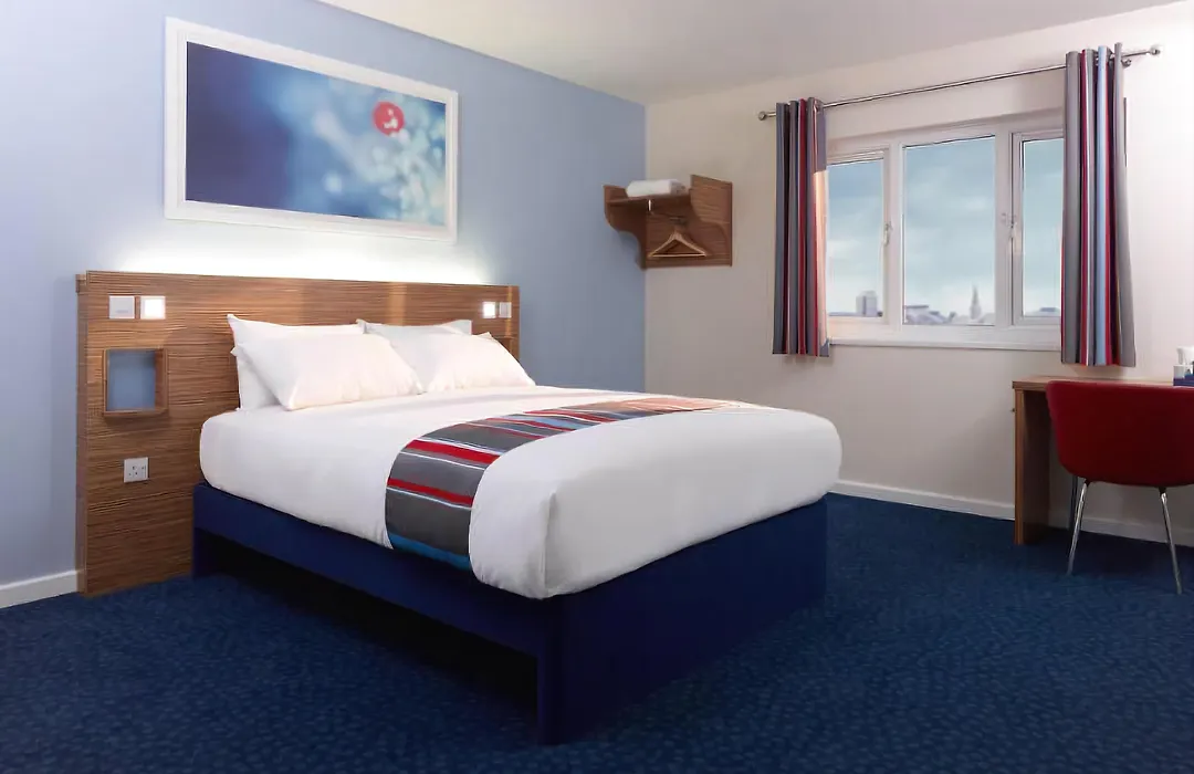 Travelodge Birmingham Maypole-1