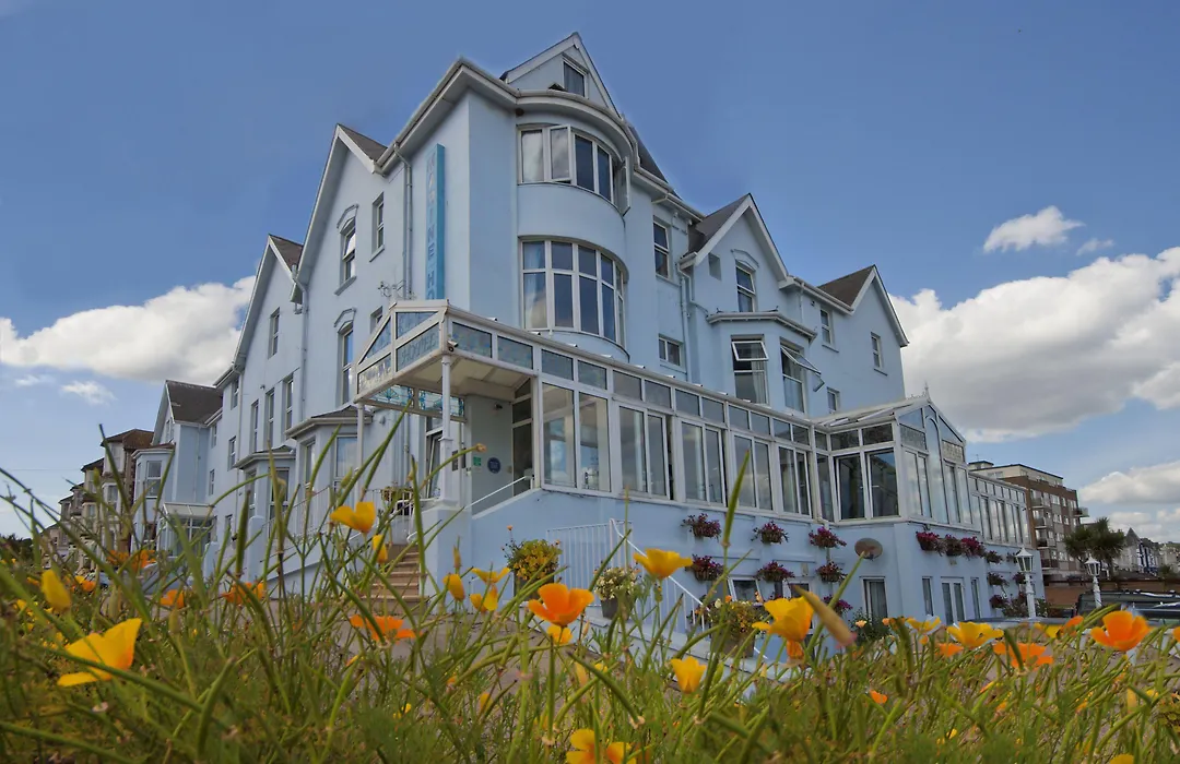 Marine Hotel-1