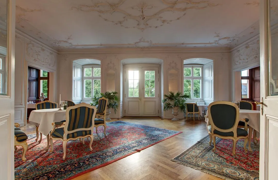 Schlosshotel Bad Neustadt-1