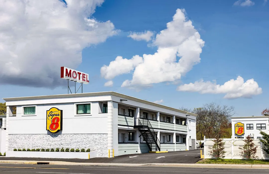 Super 8 By Wyndham Lindenhurst-1