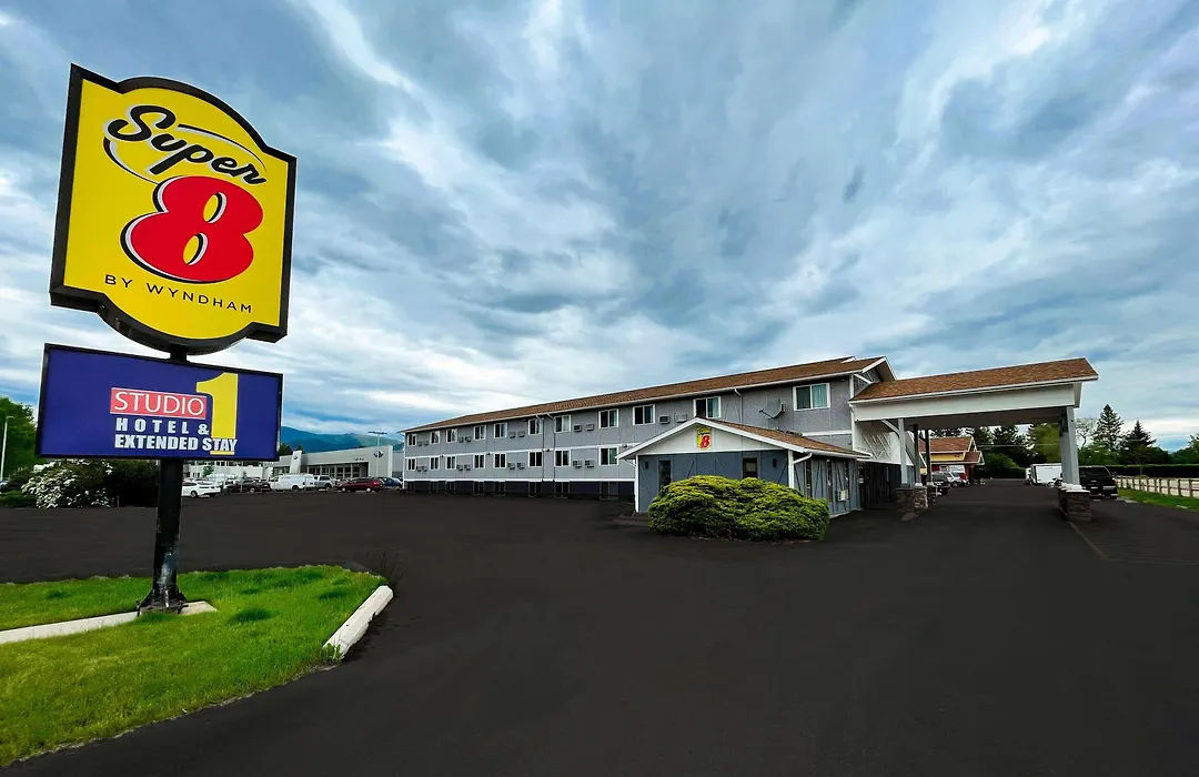 Super 8 By Wyndham Missoula/Brooks Street-1