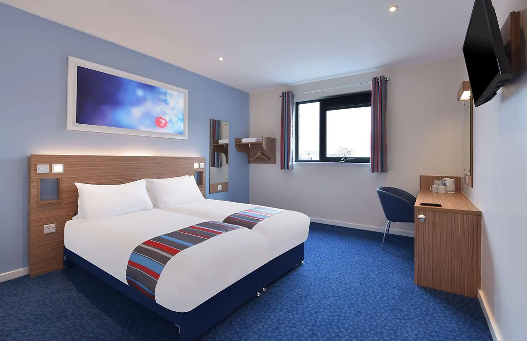 Travelodge Worthing Seafront-1