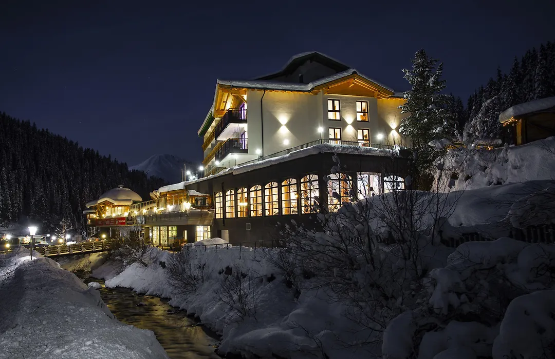 Berghotel Hochfügen-1