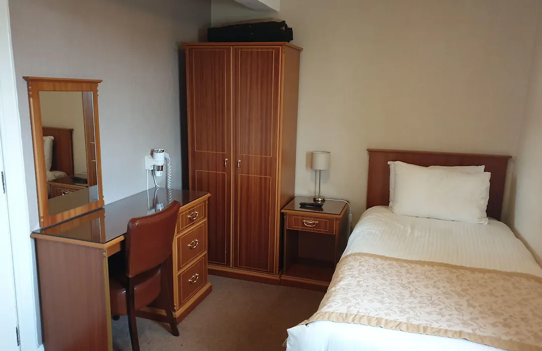 Commercial Hotel-1