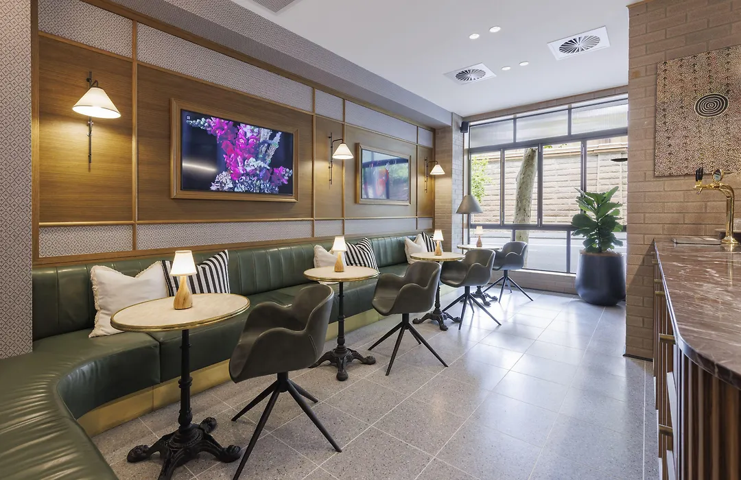 202 Elizabeth-1