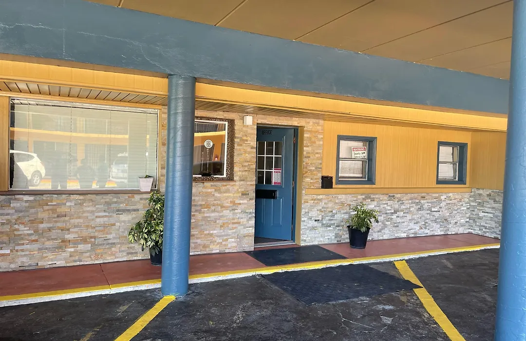 Royal Inn-1