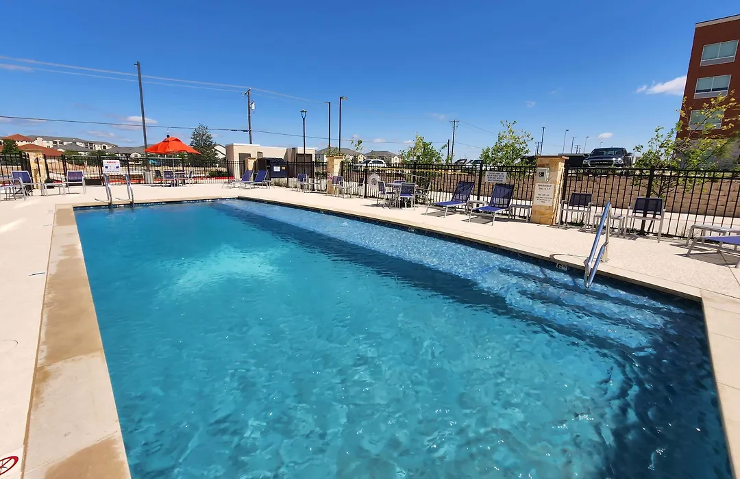 La Quinta Inn & Suites By Wyndham Pflugerville-1
