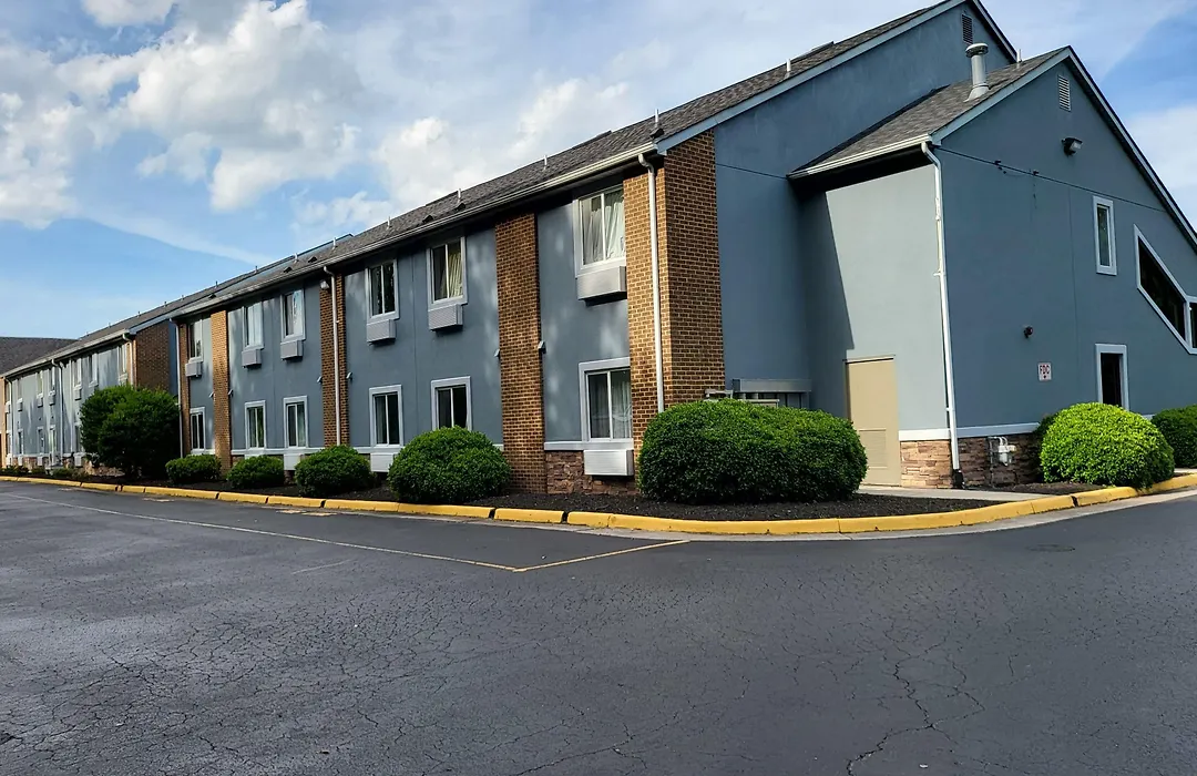 Stonewood Inn & Suites Of Carrollton - Smithfield-1