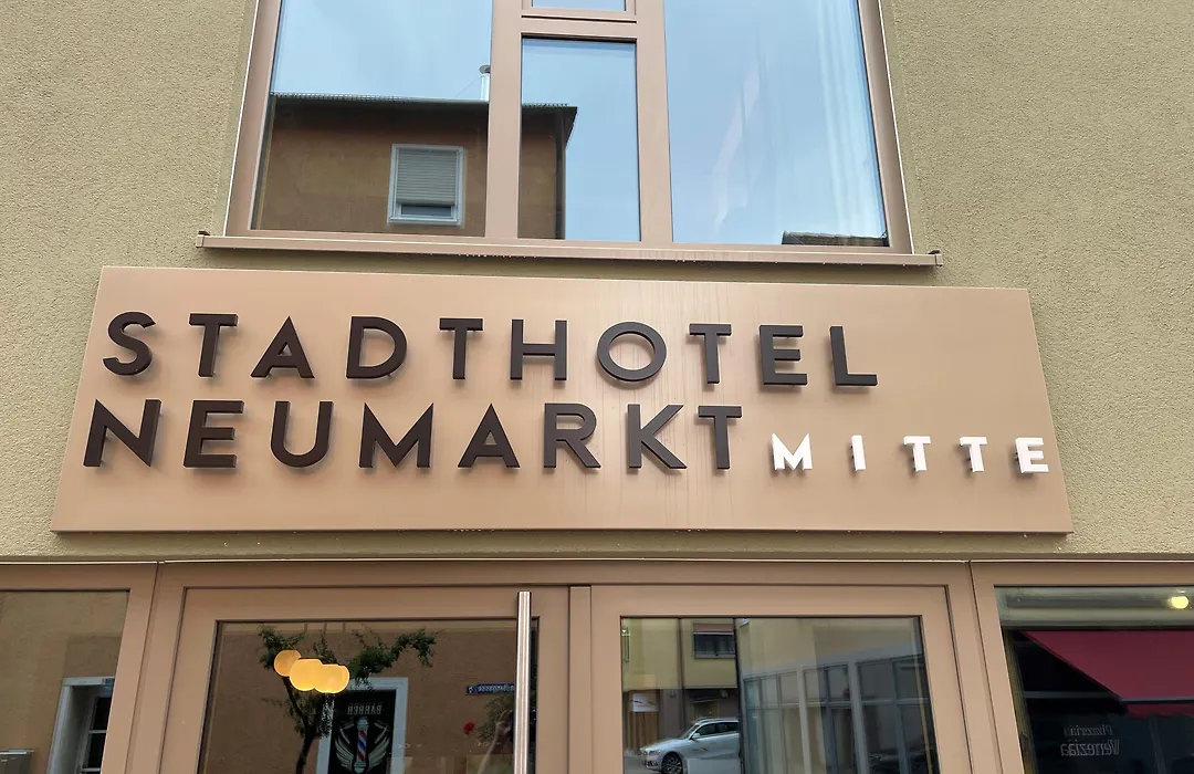 Stadthotel Neumarkt Mitte-1