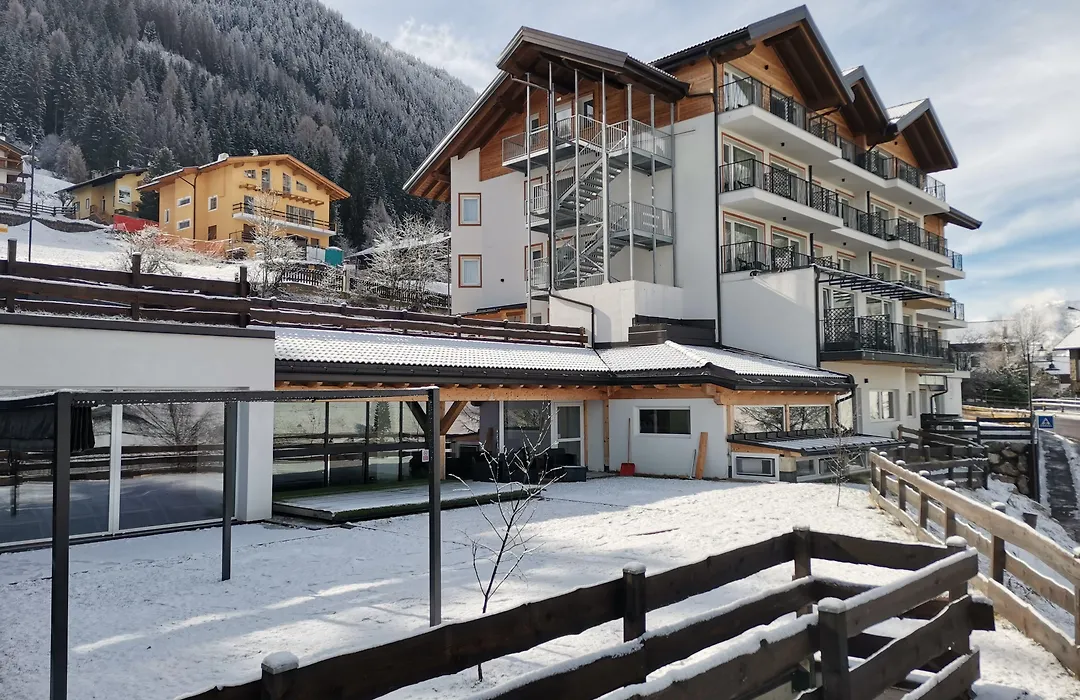 Active Alm Hotel-1