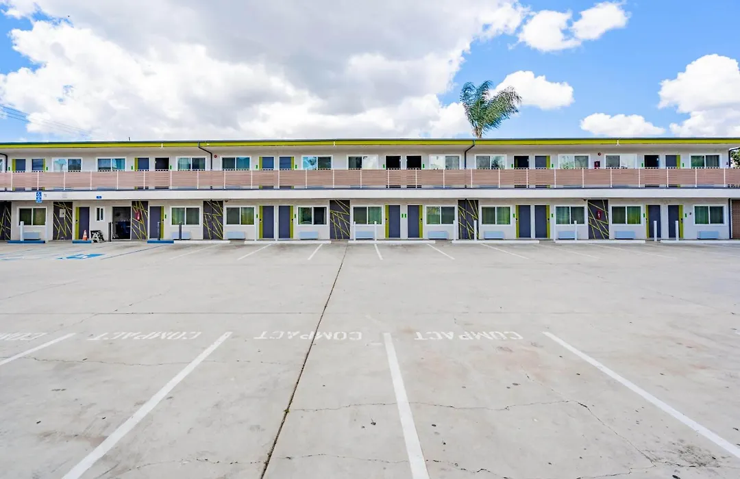 Exclusivo Inn And Suites-1
