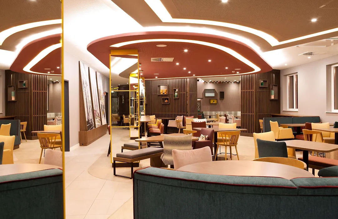 Hampton By Hilton Regensburg-1