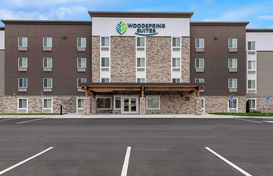 Woodspring Suites Kansas City Airport-1