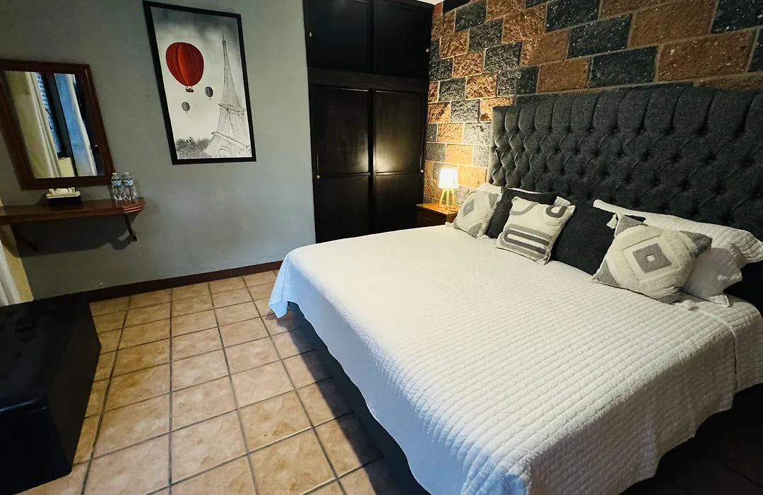 Hotel La Roca-1