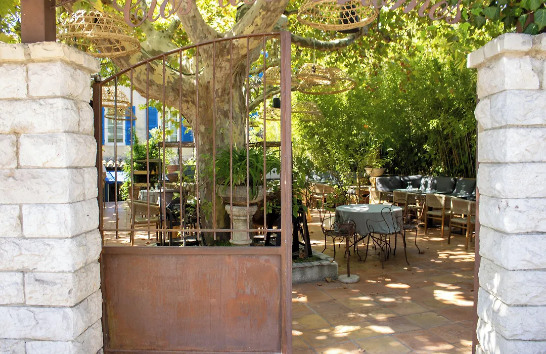 Le Clos Des Arômes-1