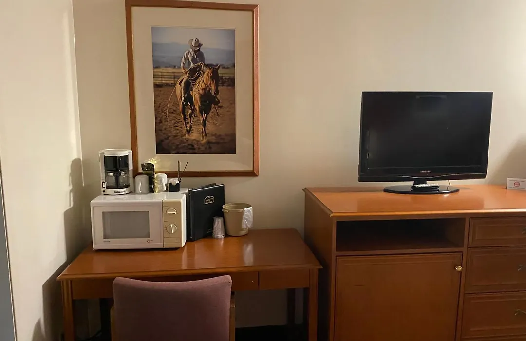 Ramada By Wyndham Medicine Hat-1
