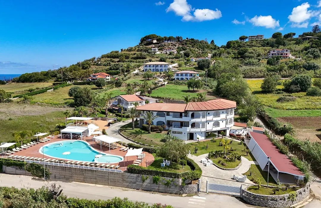 LUZIA AGRIRESORT - Piscina Panoramica e vista Mare a Capo Vaticano-1