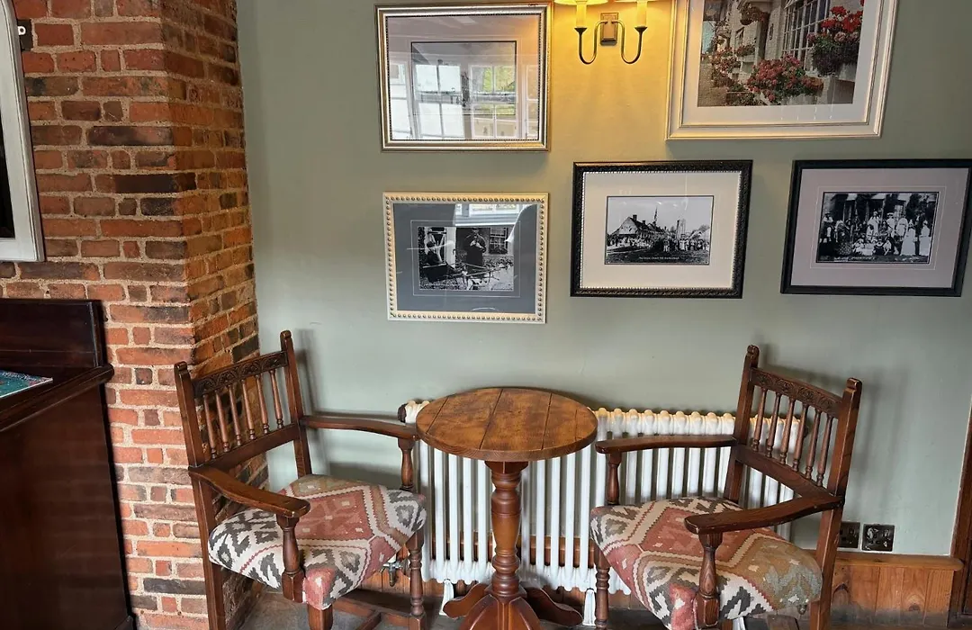 The Swan, Bar, Bed & Breakfast-1