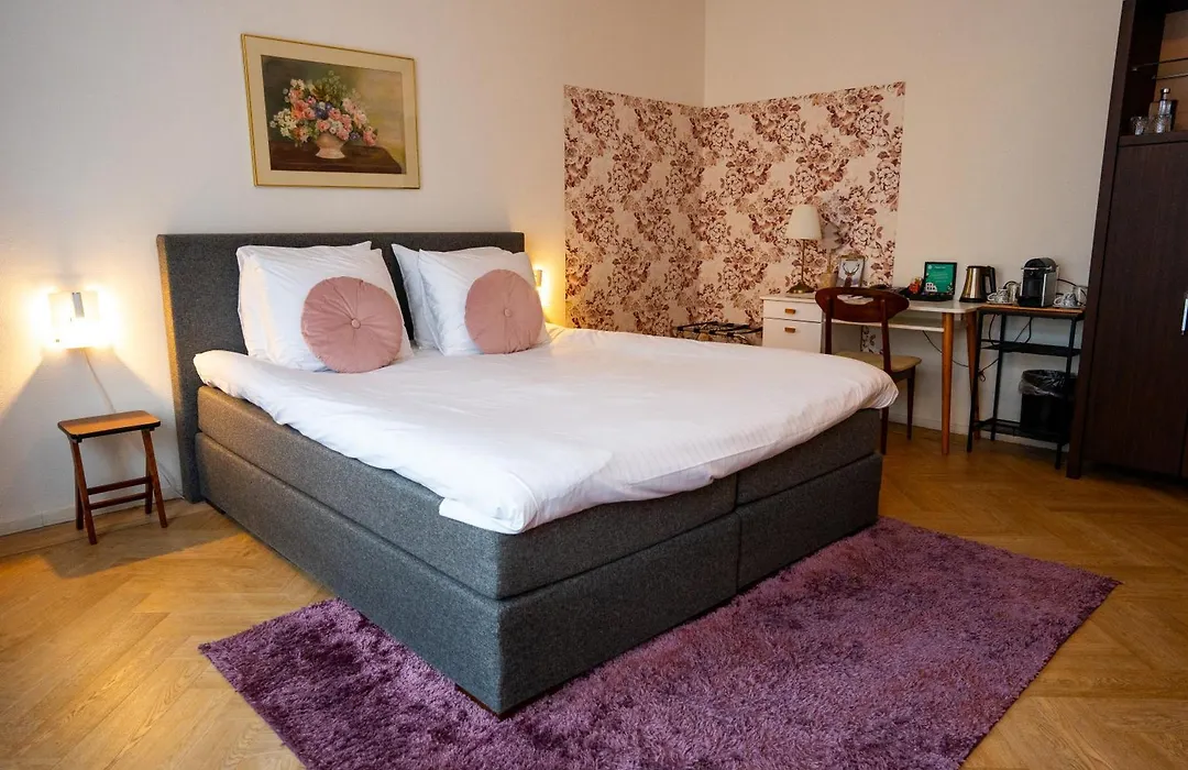 Hotel De Wereld-1
