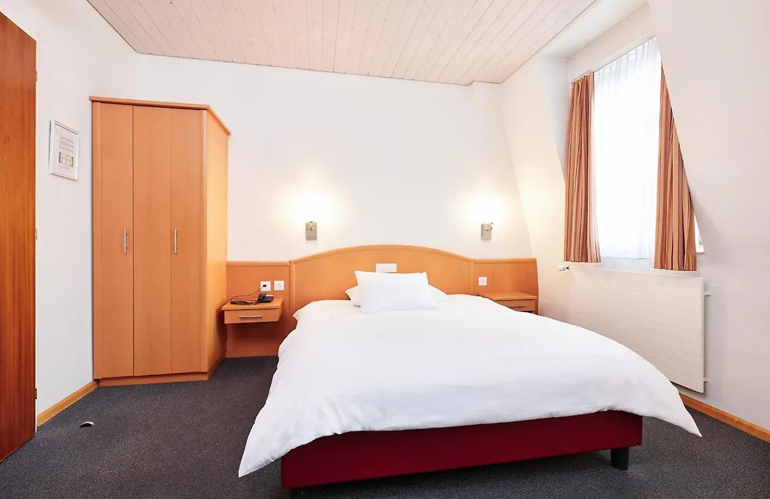 Central City Hotel Rochat-1