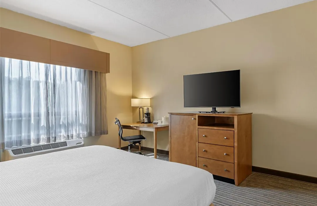 Best Western Royal Plaza Hotel And Trade Center-1