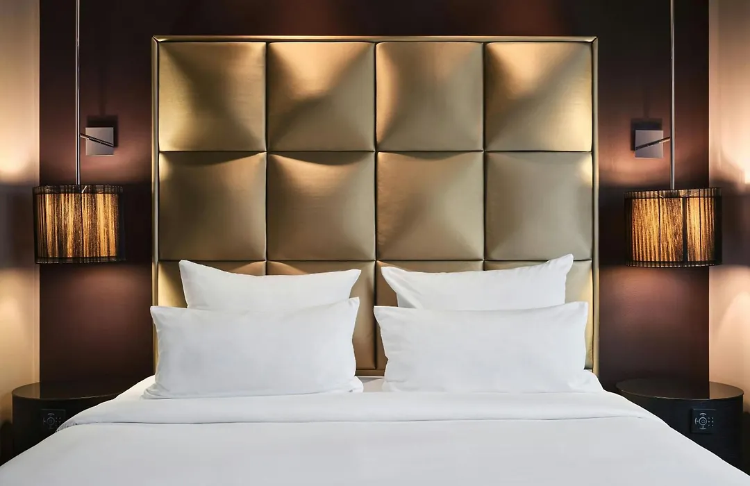 Roomers Frankfurt Central, Autograph Collection-1