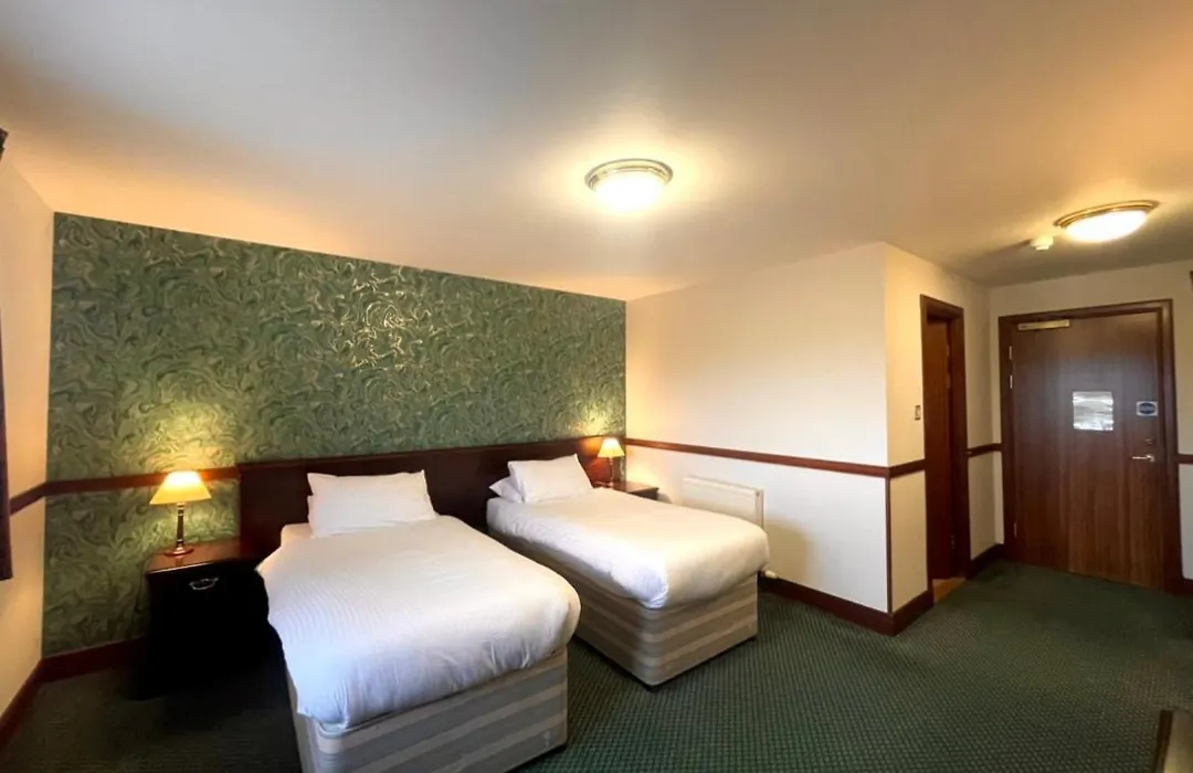 The Weigh Inn Hotel & Lodges-1