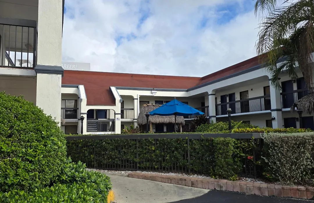 Days Inn By Wyndham Florida City-1