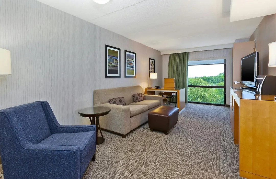 Hotel Auburn Hills-1