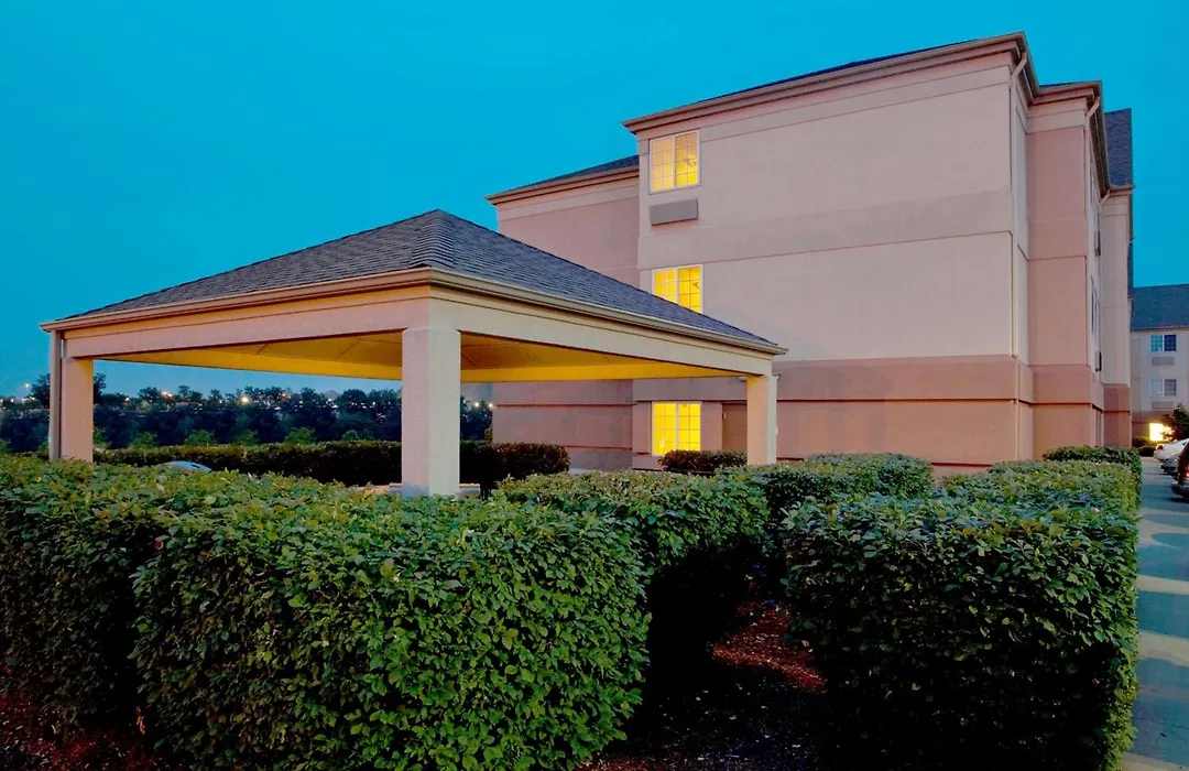 Sonesta Simply Suites Pittsburgh Airport-1