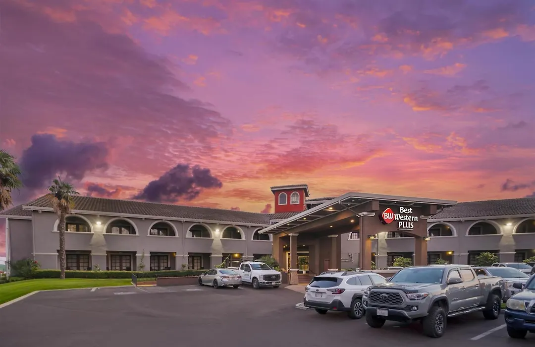 Best Western Plus Brookside Inn-1