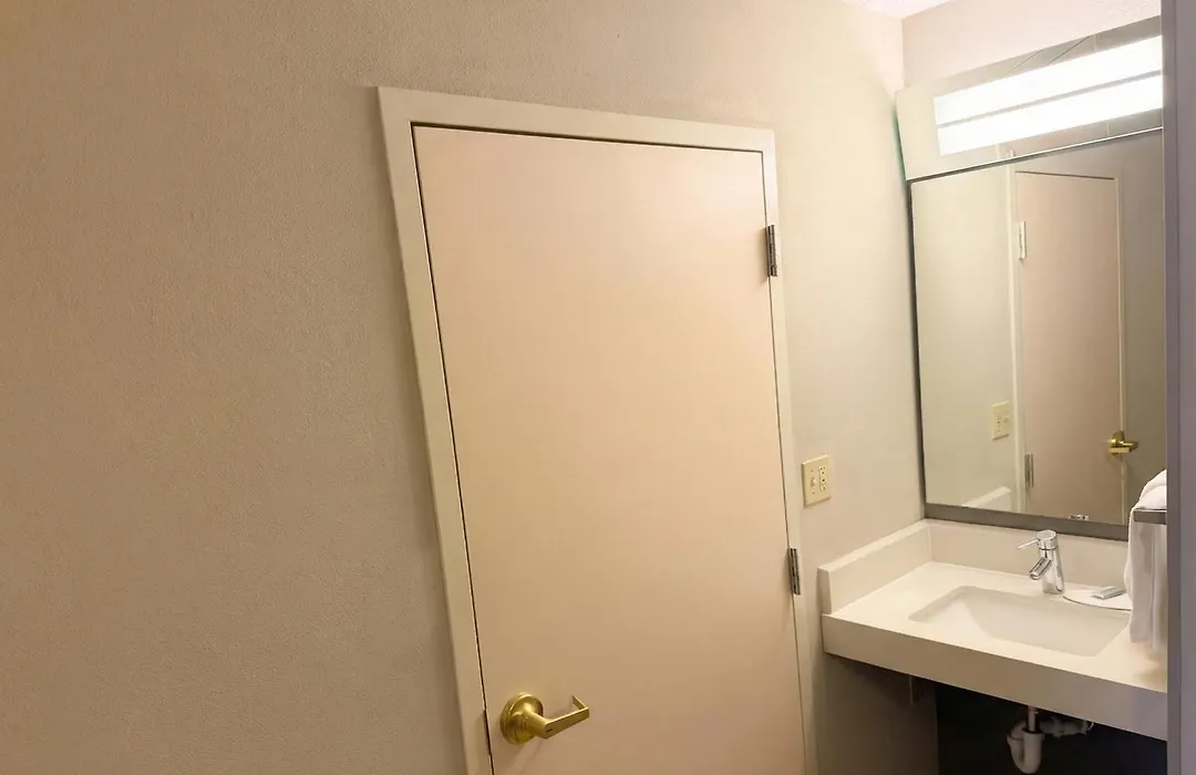 Country Inn & Suites By Radisson, Brown Deer - Milwaukee North-1