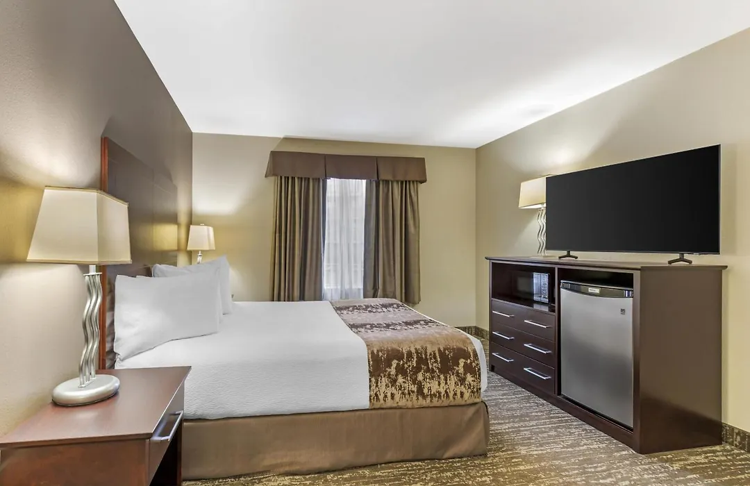 Best Western Plus Pembina Inn & Suites-1