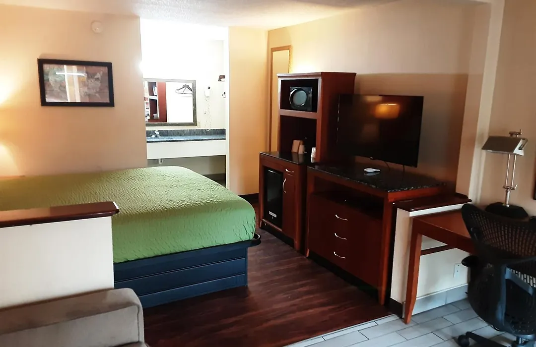 Econo Lodge Inn & Suites Griffin North-1