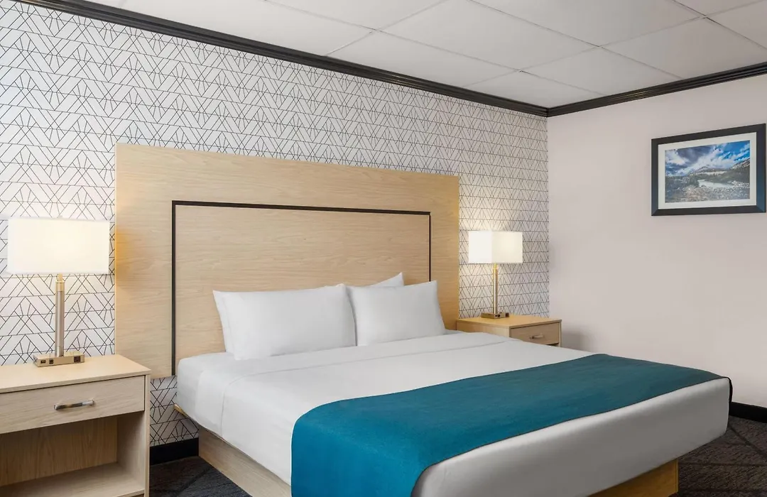 Sternwheeler Hotel & Conference Centre, Trademark By Wyndham-1