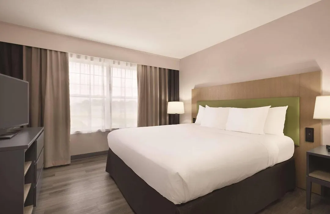 Country Inn & Suites By Radisson, Waterloo, Ia-1