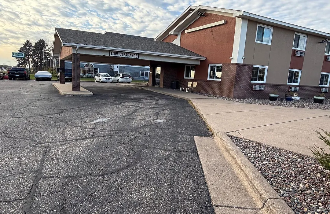 Coratel Inn And Suites By Jasper Stillwater-1