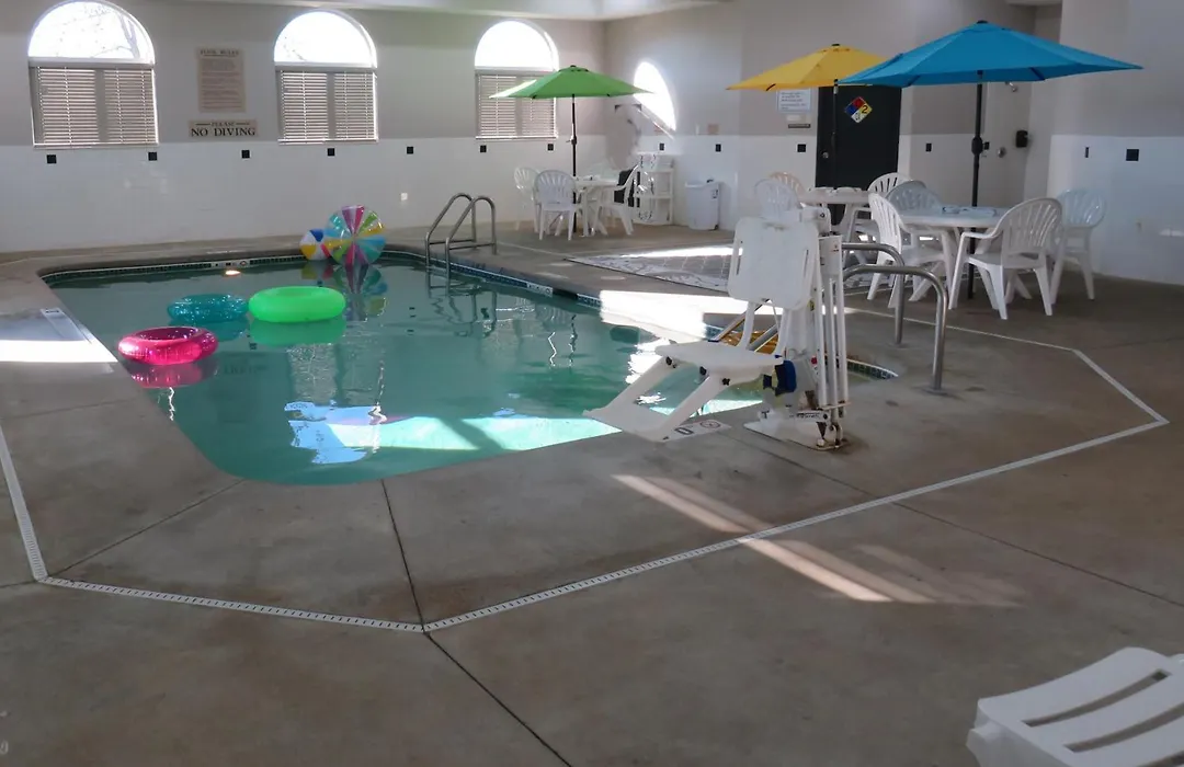 Country Inn & Suites By Radisson, Cedar Rapids Airport, Ia-1