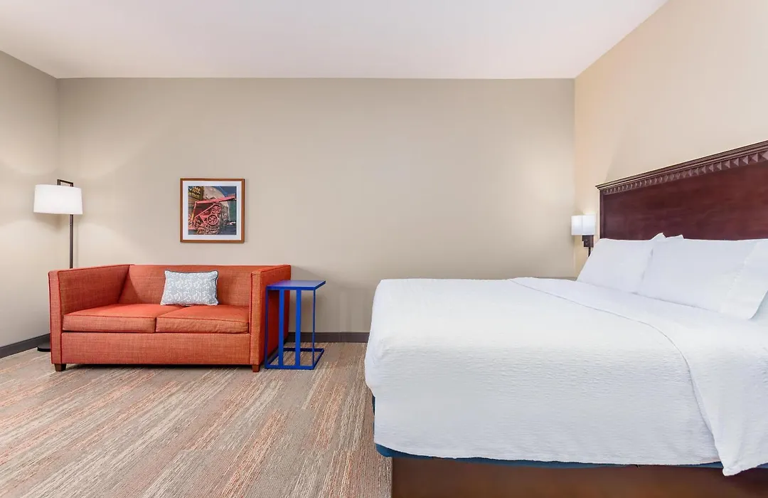 Hampton Inn And Suites Parkersburg Downtown-1