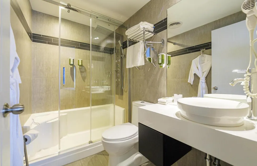 Hotel Lac Brome-1