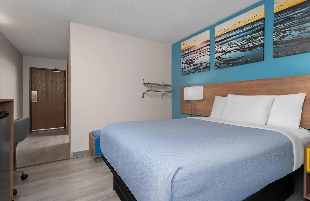 Days Inn By Wyndham Austin-1