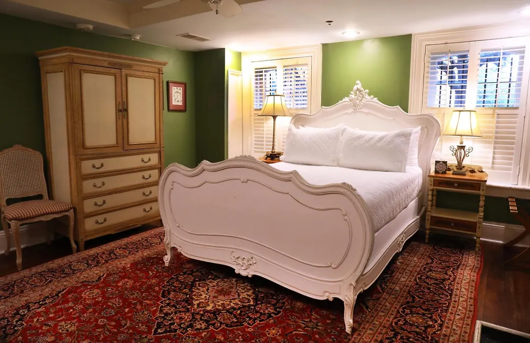 Justine Inn Savannah-1
