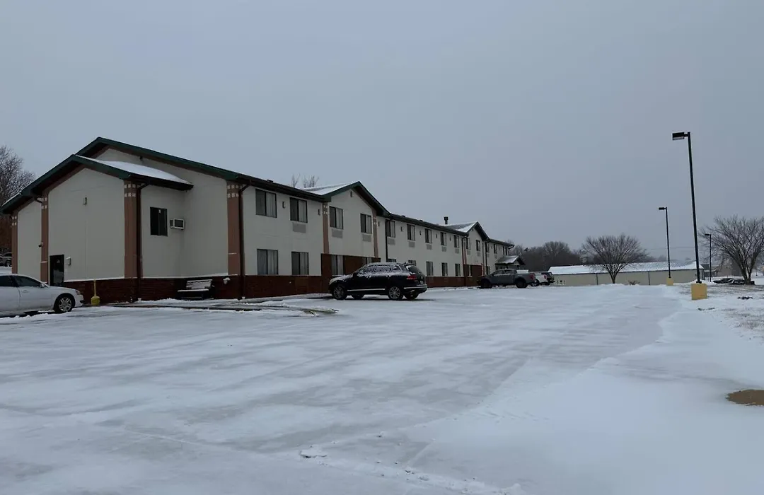 Cassville Four Seasons Inn & Suites-1