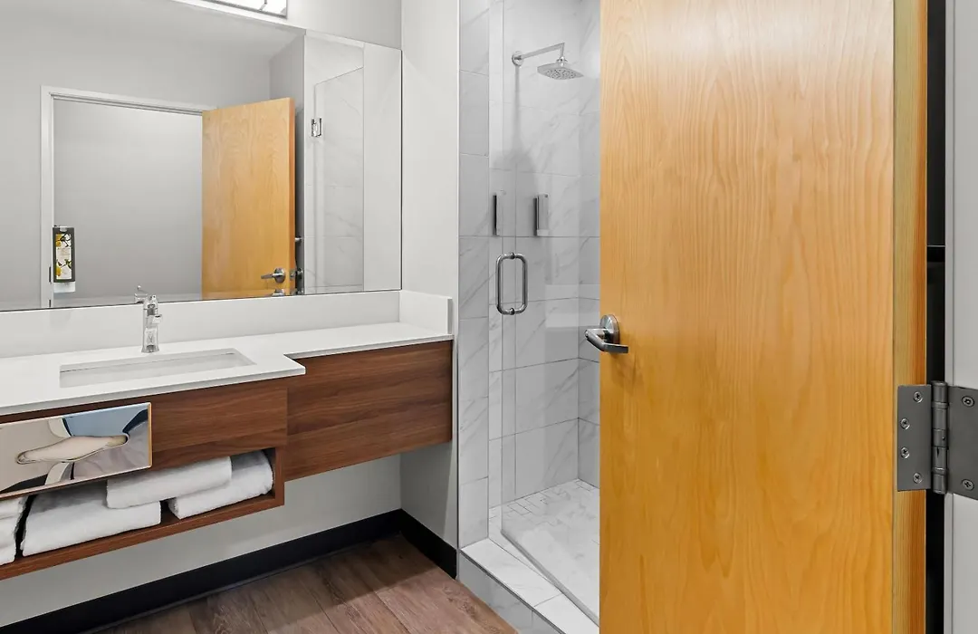 Park Inn By Radisson, Kelowna-1